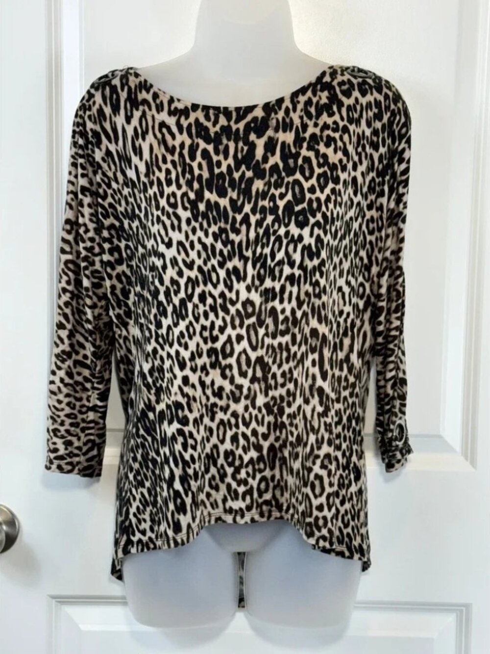 Cable & Gauge Leopard Print Cold Shoulder Cut Out 3/4 Sleeve Top Women's S Shirt